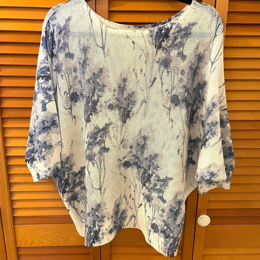 Luisa Ricci Floral Knit Sweater, Size L, Blue & White, Dolman Sleeves. - Picture 8 of 8